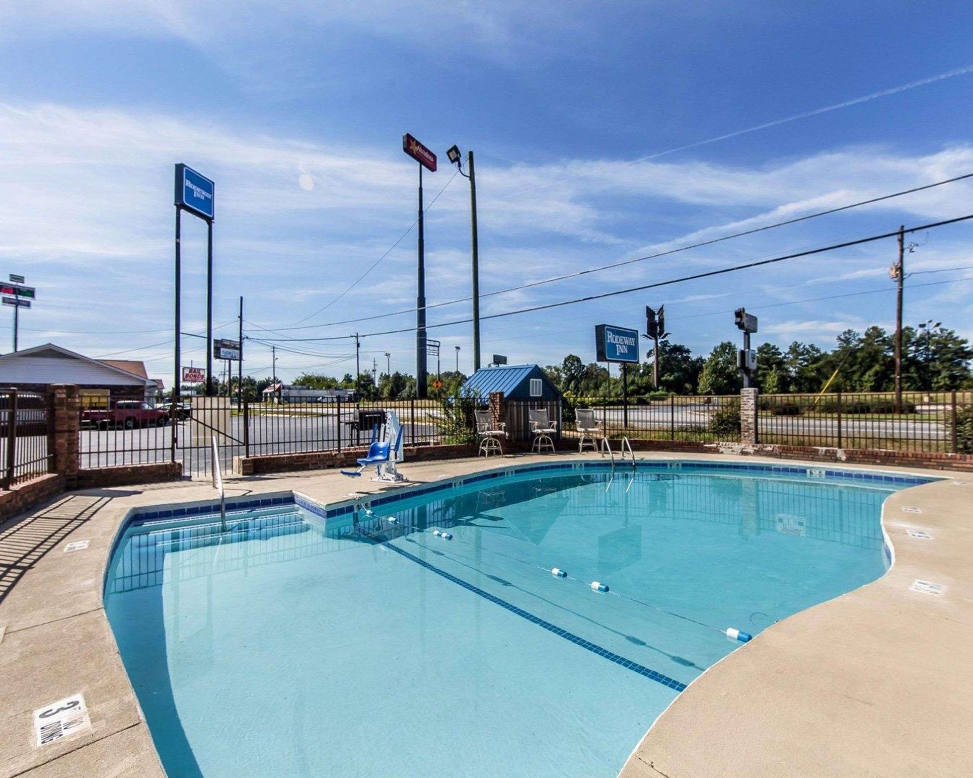 Days Inn By Wyndham Calhoun Ga I-75 And Us-41 Exterior foto