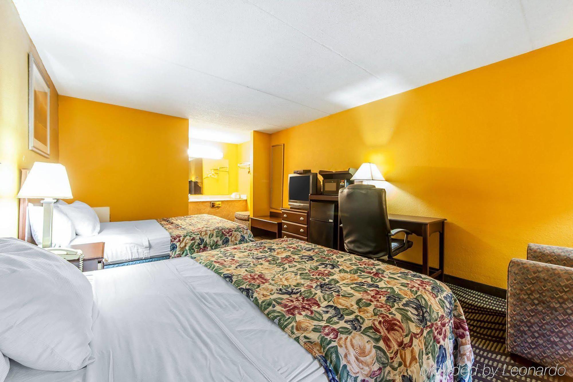 Days Inn By Wyndham Calhoun Ga I-75 And Us-41 Exterior foto