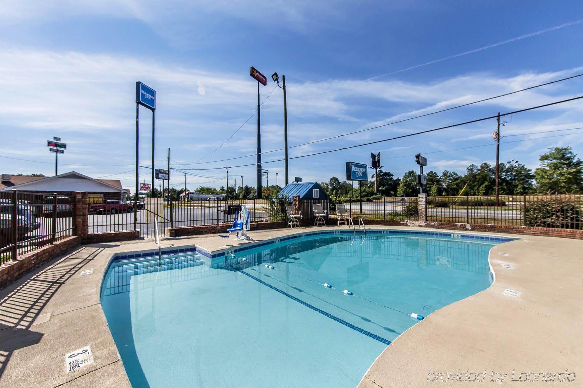 Days Inn By Wyndham Calhoun Ga I-75 And Us-41 Exterior foto