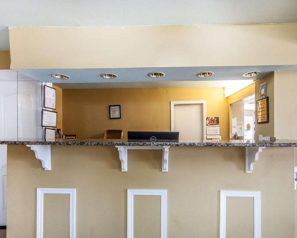 Days Inn By Wyndham Calhoun Ga I-75 And Us-41 Interior foto