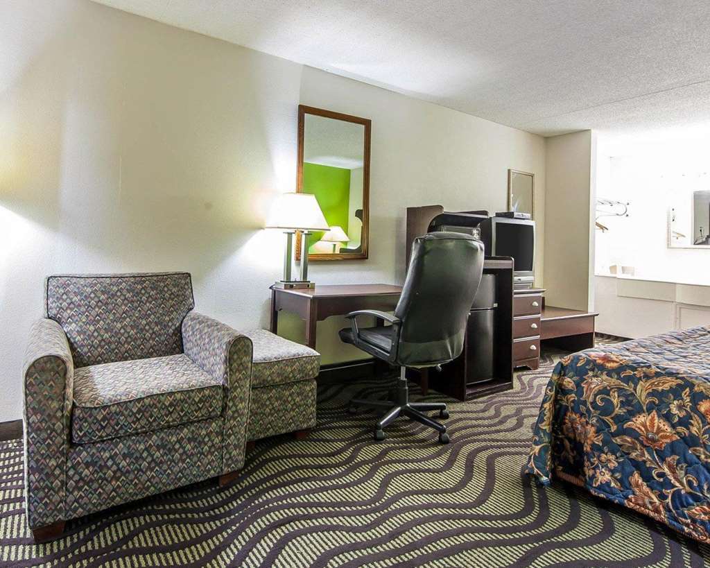 Days Inn By Wyndham Calhoun Ga I-75 And Us-41 Quarto foto
