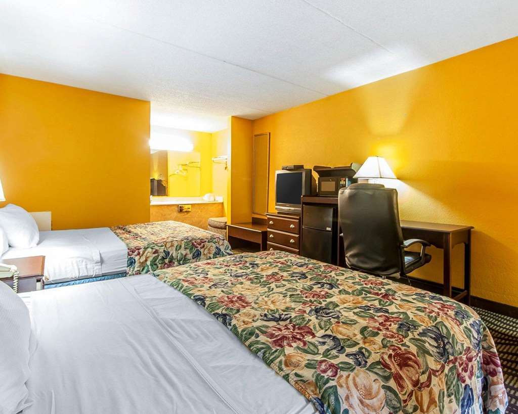 Days Inn By Wyndham Calhoun Ga I-75 And Us-41 Quarto foto