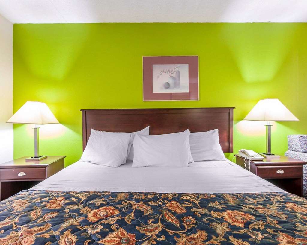 Days Inn By Wyndham Calhoun Ga I-75 And Us-41 Quarto foto