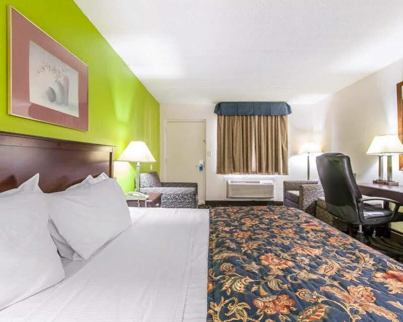 Days Inn By Wyndham Calhoun Ga I-75 And Us-41 Exterior foto